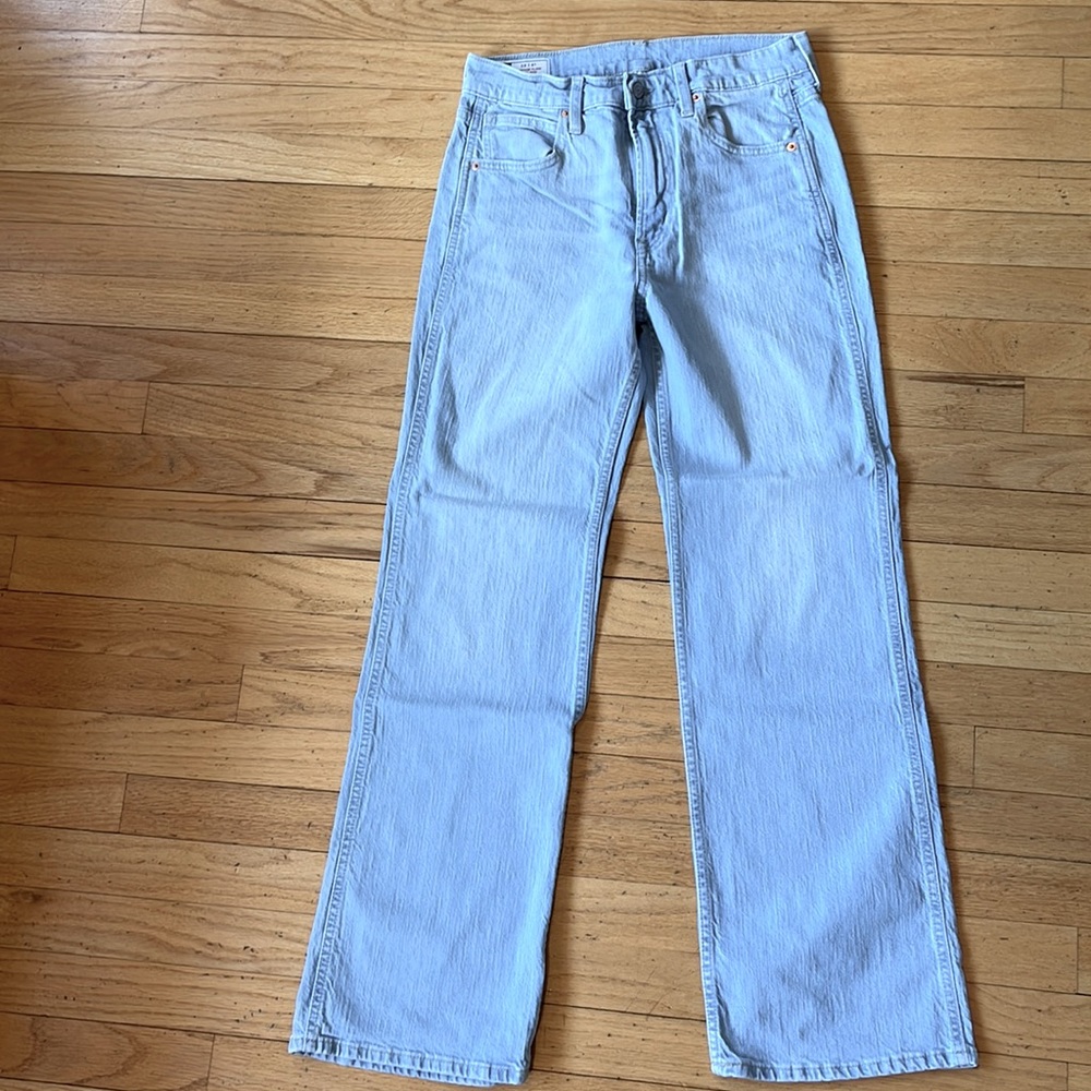 Gap. Women’s vintage flare high rise jeans. Light wash. Size 29/8R.